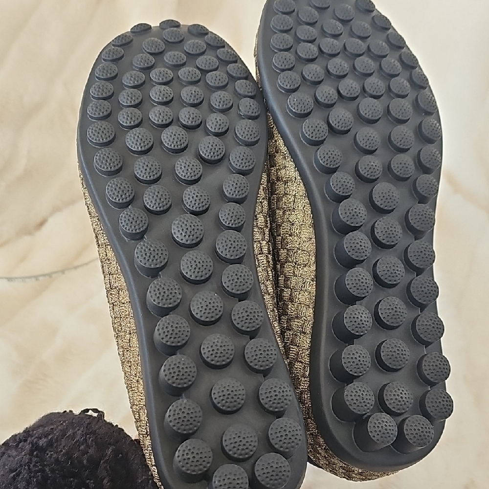 bernie mev. Women's Black and Gold Flats - Picture 8 of 9